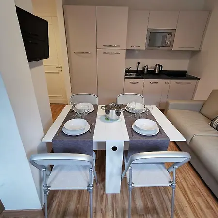 Out Finish Smart Tech Apartment *
